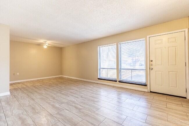 Photo - 2943 Keslake St