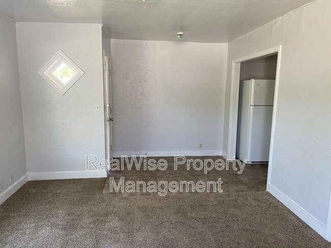 Photo - 435 NE Russell Ave