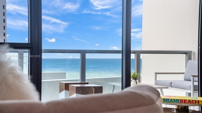 Building Photo - 2201 Collins Ave Unit 811 Rental