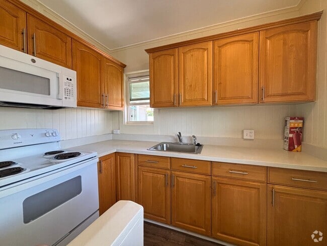 Building Photo - 737 Hau?oli St Unit Upstairs Rental