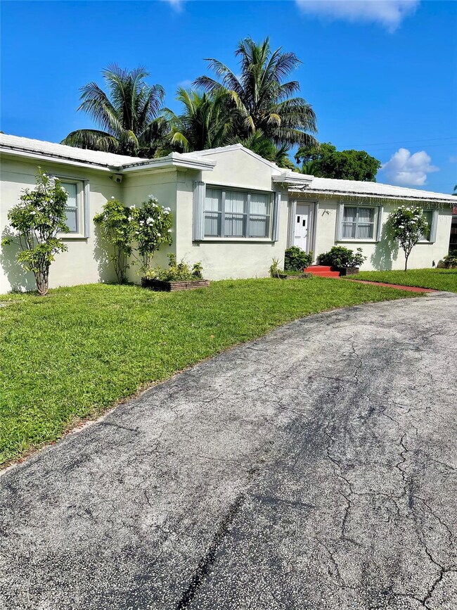 Photo - 2807 Polk St