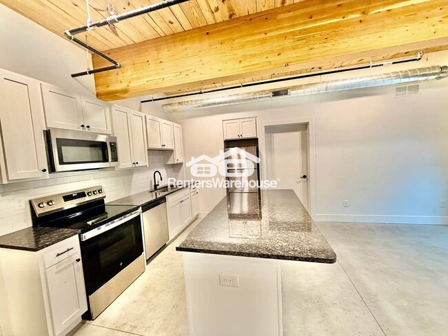 Building Photo - 2701 Ingersoll Ave