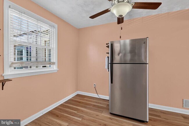 Photo - 2437 Iverson St