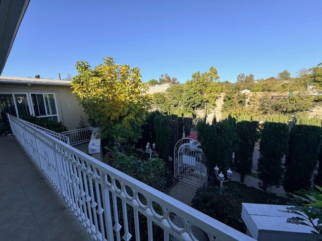 Courtyard - 243 1/2 S Church Ln Unidad 243 1/2