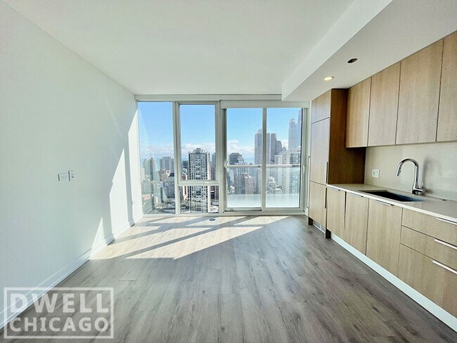 Photo - 1111 N Wells St