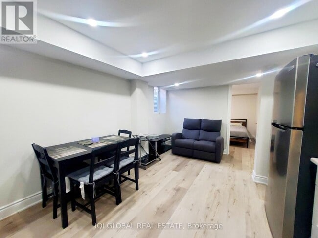 Photo - 1332 Basswood Cres