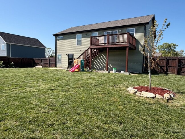 Photo - Beautiful 4/3 Ready May 1st!