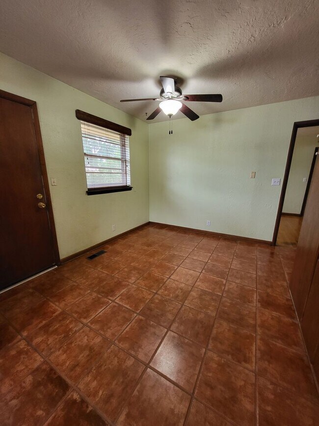 Photo - (3) Bed/(2) Bath in Core Norman!