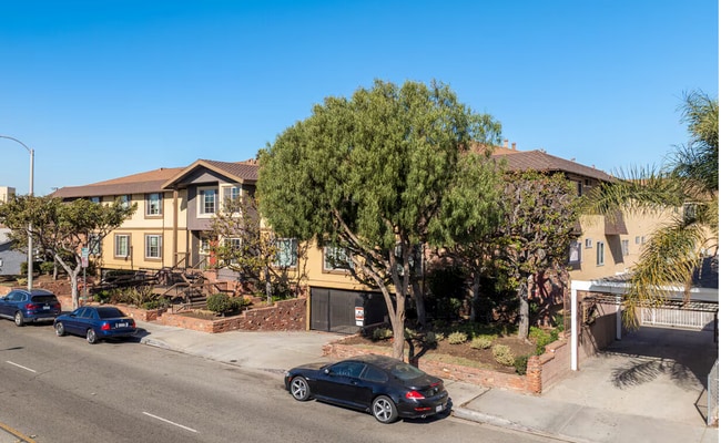 Photo - 4633 Marine Ave Unidad 249