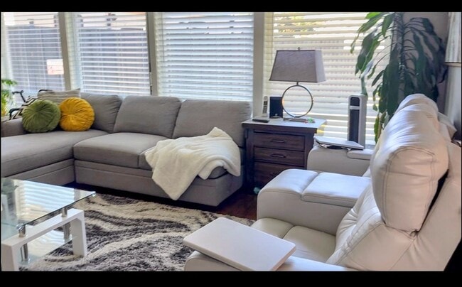 Photo - Spacious 4BD/4BA Home with Private Studio, located in the desirable Ferry St Bridge area!