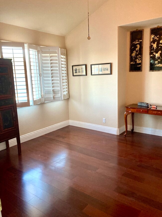 Photo - 31264 Contour Ave