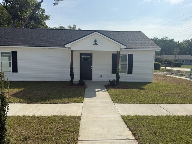 Building Photo - 532 Jessamine St