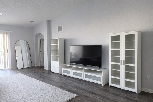 Photo - 5360 Mang Pl