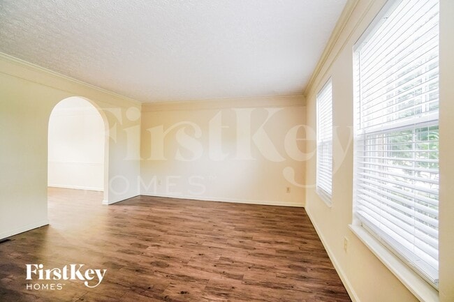 Photo - 784 Middlebury Way