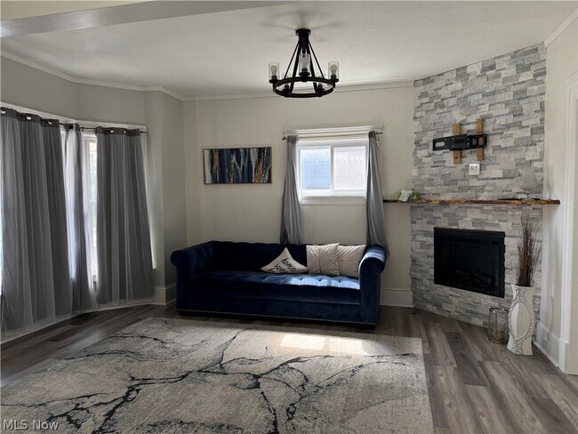 Photo - 1460 Elmwood Ave