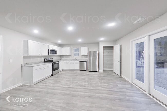 Photo - 247 Hawthorn Trail