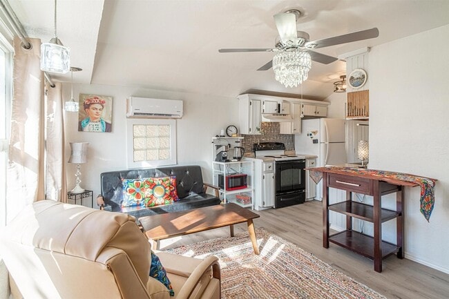 Photo - 716 E Losoya St