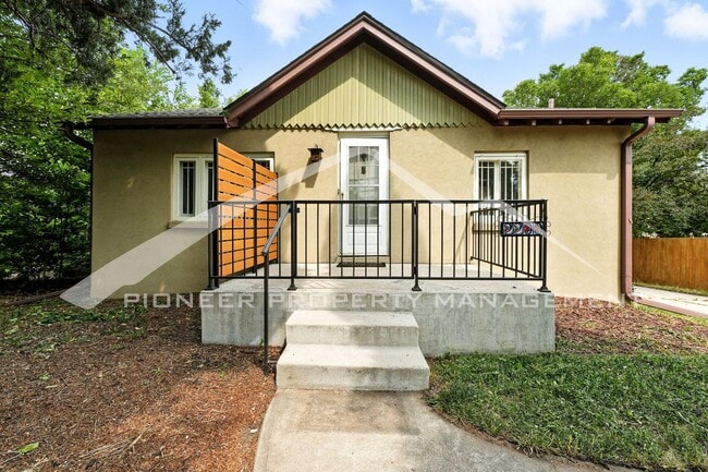 Building Photo - Charming Home with Central AC and Fenced Yard