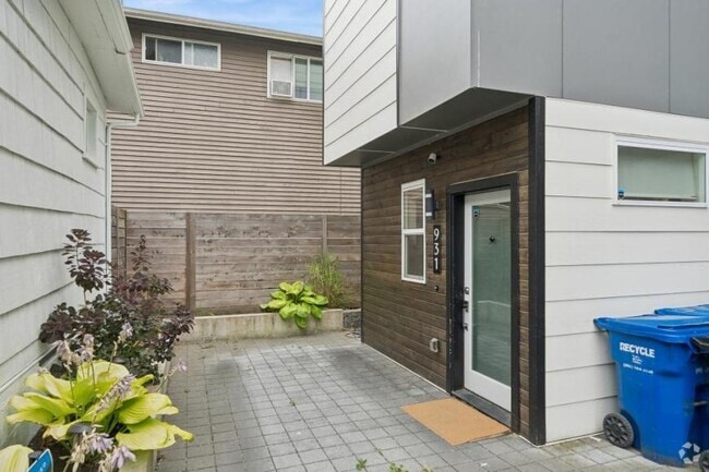 Building Photo - 2 bedroom in Seattle WA 98107 Rental