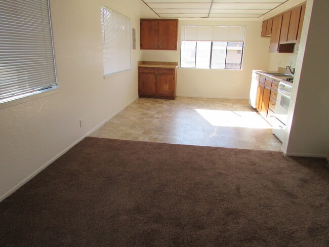 Building Photo - 5271 Bishop St Unit B