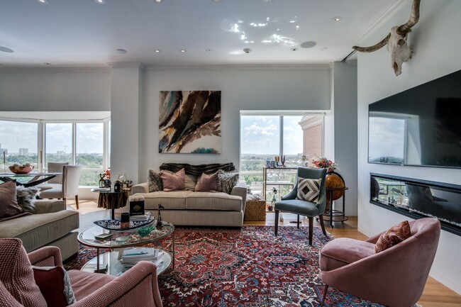 Photo - Gorgeous 9th Floor 1/1.5 Condo For Rent!