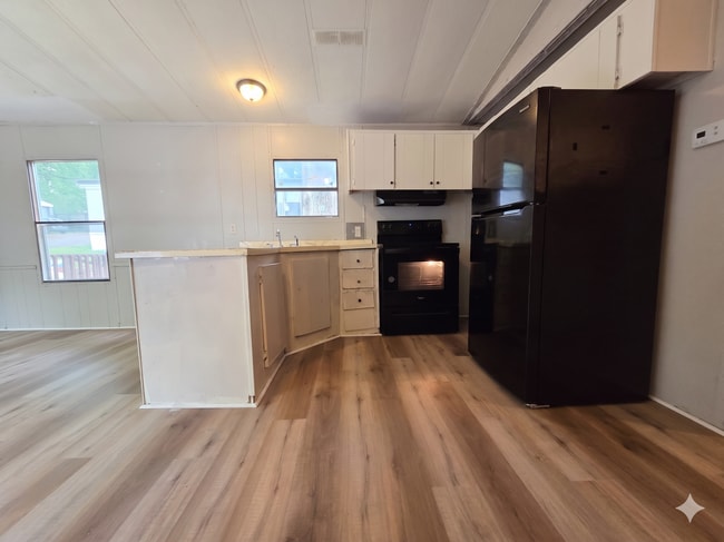 Photo - 412 McElhaney Rd