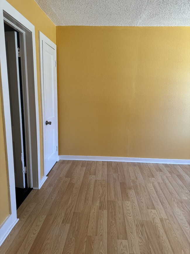 Building Photo - 2003 N Grand Ave Unit (Left Side)