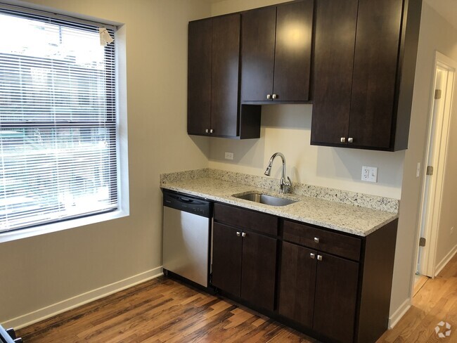 Building Photo - 4819 N Christiana Ave Unit 2W Rental