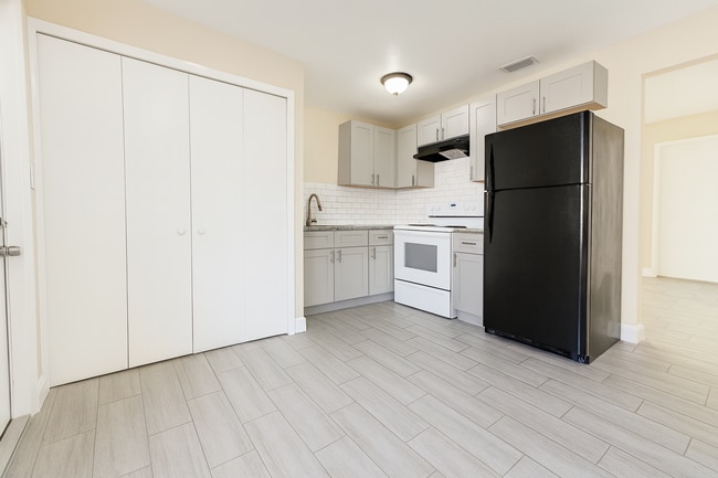 Building Photo - 5451/5453 ELEVENTH AVE Unit 5453 ELEVENTH AVE