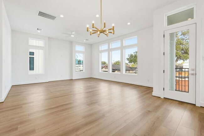 Photo - 3830 Wilmer St