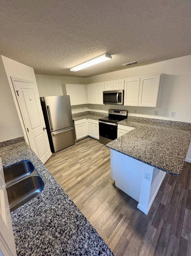 Building Photo - 6248 N Chestnut Terrace