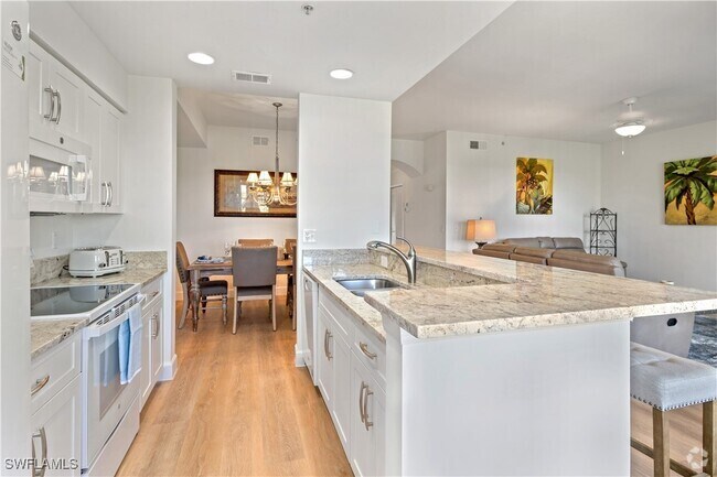Building Photo - 9450 Highland Woods Blvd Rental