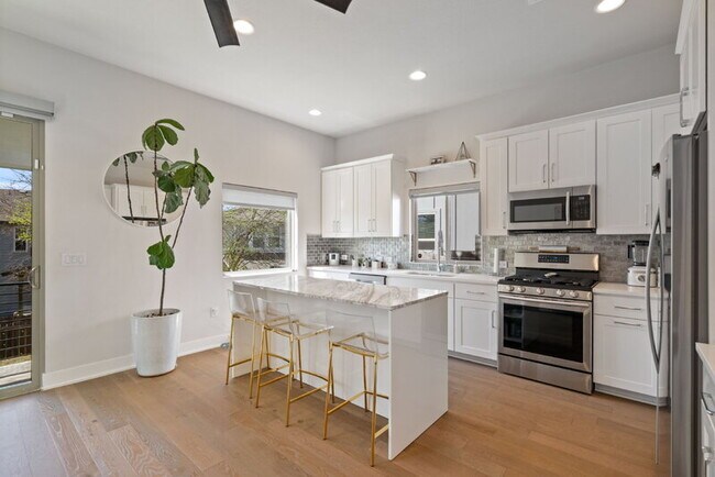 Photo - 1324 Delano St