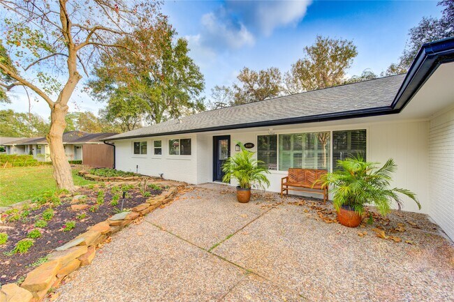 Photo - 8439 Westview Dr