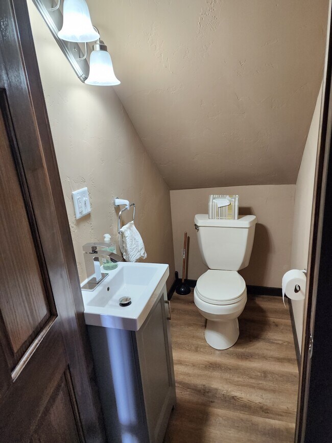 Photo - 108 Welch St