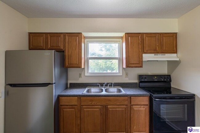 Photo - 390 W Elm Rd