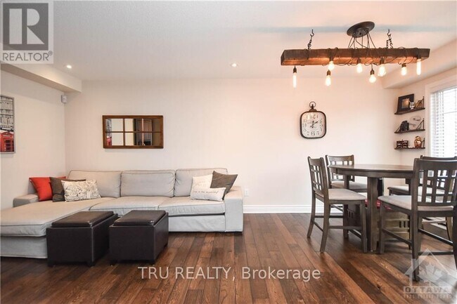 Photo - 787 Mayfly Cres