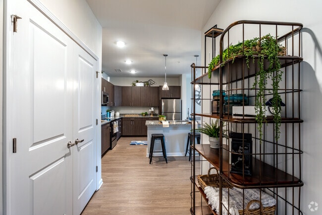 1BR, 1BA - 828 SF