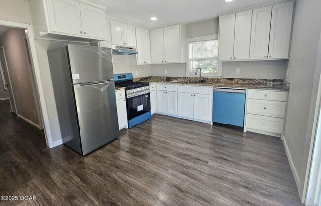 Photo - 427 E BJ Tunnell Blvd