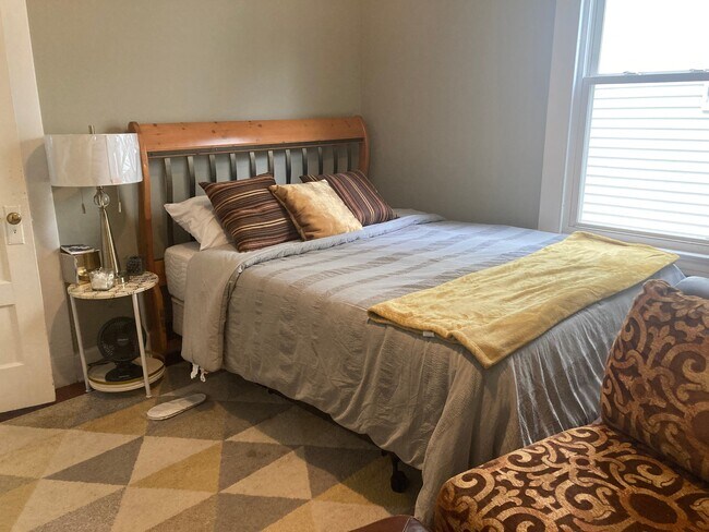 Photo - 1887 State St