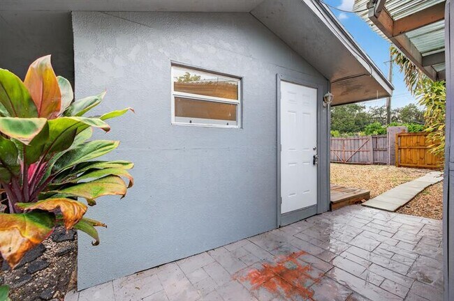 Building Photo - 2500 SW 18th Terrace Unit GH9 Rental
