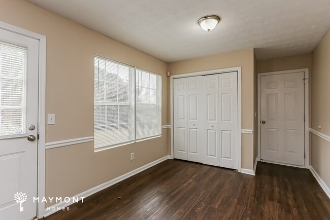 Photo - 1628 Boxcar Pl NE