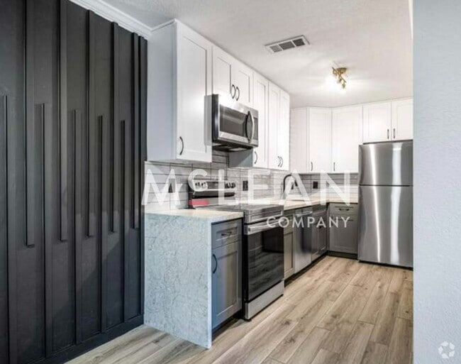 Building Photo - One Bedroom Palm Springs Villas Rental