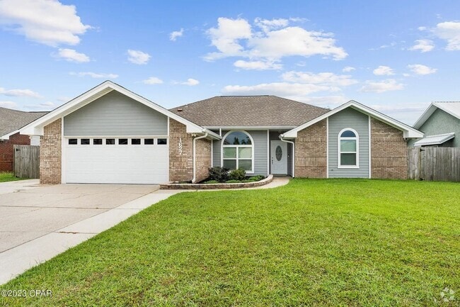 Building Photo - Stunning 4B / 2Bth Lynn Haven, Florida Rental