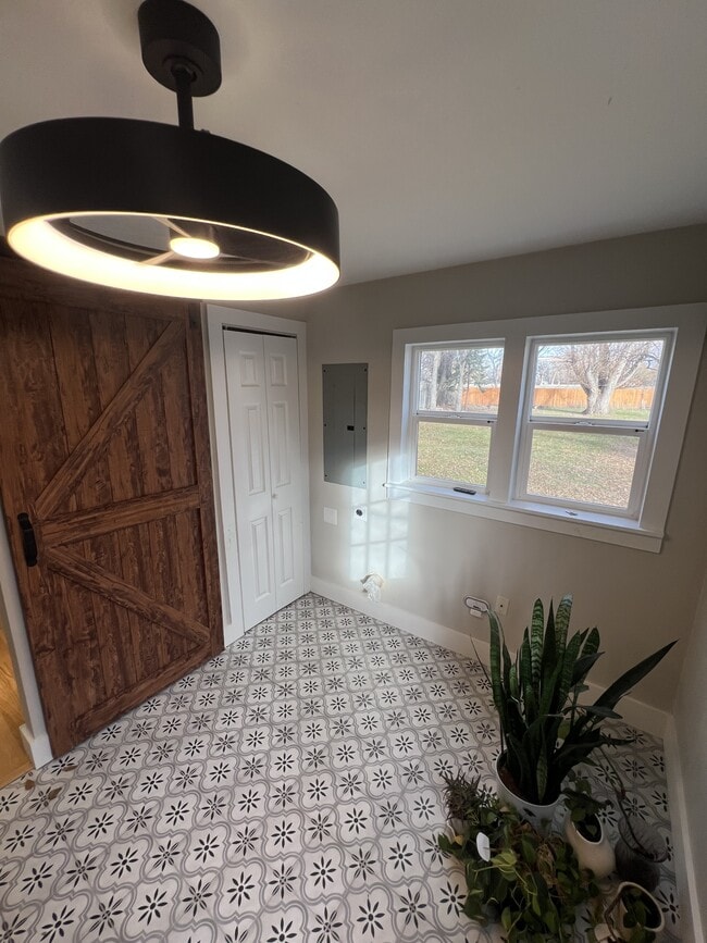 Photo - 334 W Willox Ln