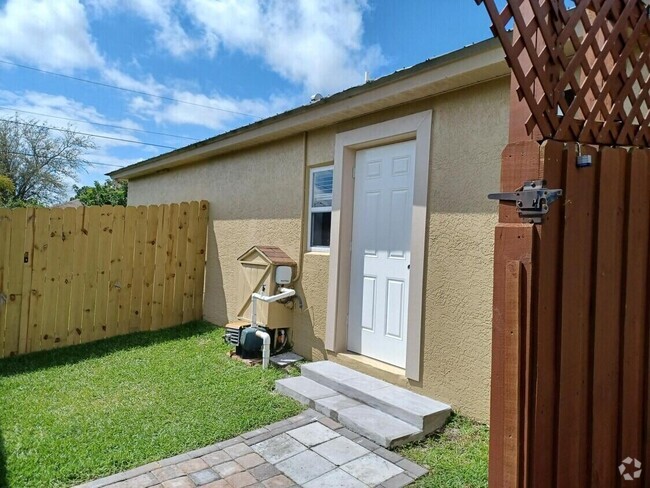 Building Photo - 1622 SW Crawford Ave Rental