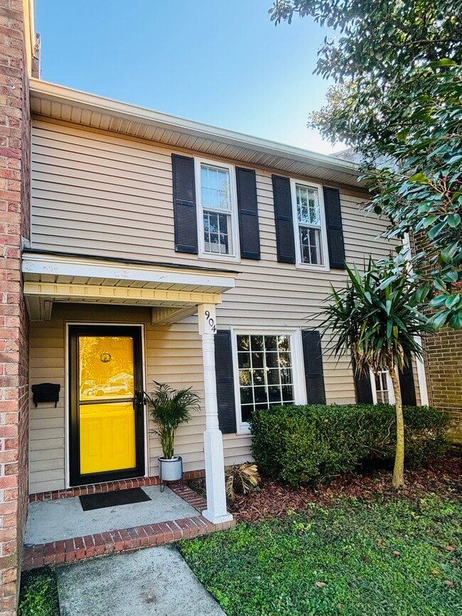 Photo - 904 Beresford Ct