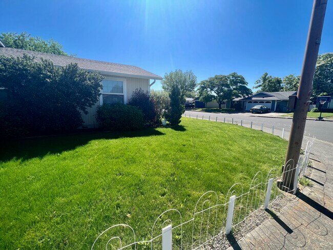 Photo - 2570 Aztec Ave