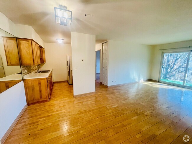 Building Photo - Bright and Inviting 2-Bedroom Condo with W...