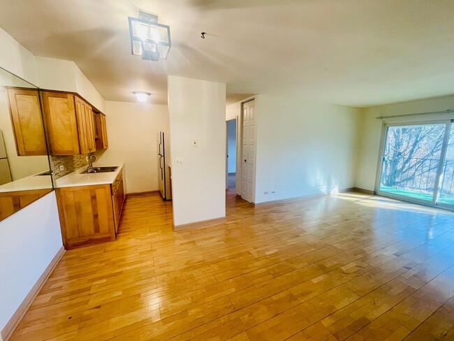 Bright and Inviting 2-Bedroom Condo with W... - Bright and Inviting 2-Bedroom Condo with W...